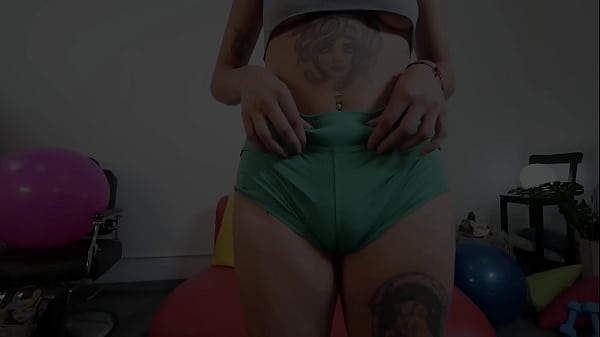 Nonton Big Bubble Butt! Tall Babe Gets Pussy Fisted! thumbnail
