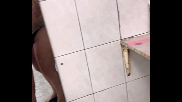 Play MP4 - Peguei minha meia- irm&atilde; de 18 anos se tocando dentro do nosso quarto &excl; N&atilde;o guentei e falei se ela n&atilde;o gozasse comigo eu iria contar pro marido da madrasta &excl;