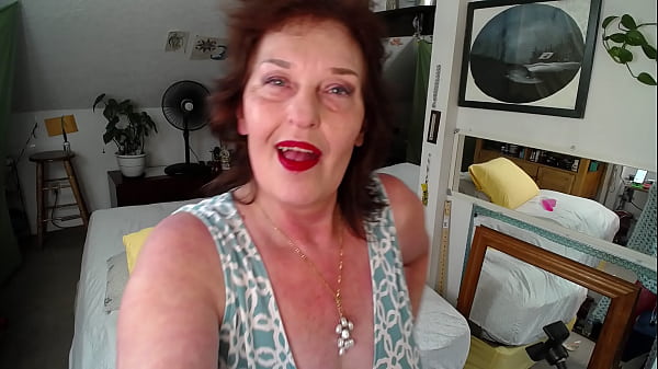 Play MP4 - 1020 I didnt have money for the gardener&comma; so I paid him "in kind" with a blowjob creamy finish included