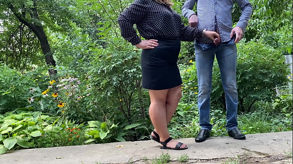 Hot MILF_in shortskirt helps mangive golden shower