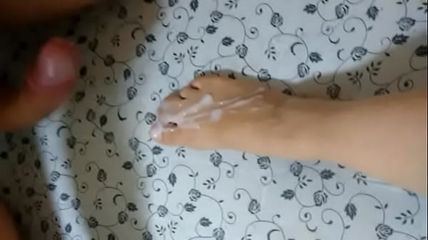 Play MP4 - Gozando no pezinho lindo da esposa