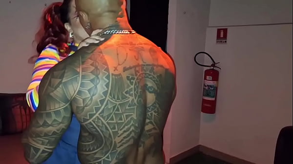 Dei Pro Marido Da Minha Amiga Na Festa A Fantasia thumbnail