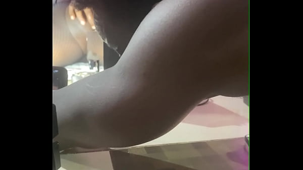 Play MP4 - Pussy machine operator