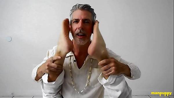 Yoga Dilf Worships His Feet thumbnail