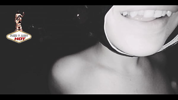 Un rico video de exhibit, con la riquísima Andy Hot. Se_desnuda y me la_chupa en la calle