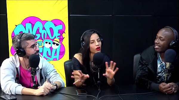 Safada da morena com seu namoradofalando putaria