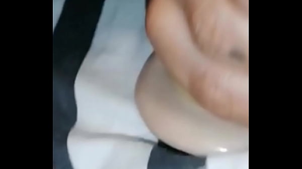 Primer anal, con dolor pero luego ped&iacute;a m&aacute;s! Buscanos: juanlatino4 