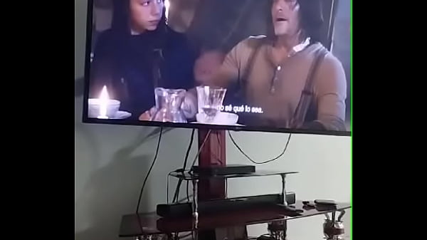 Nonton Chico Sale Sin Ser Visto thumbnail