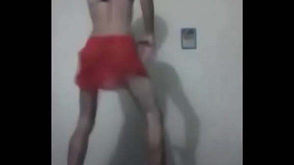 roxana victoria travesti vaila en falda roja   que rica se ve esta trans de lima 