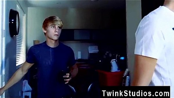 Gay XXX It's a classic porno scene: a red-hot pizza delivery guy, 