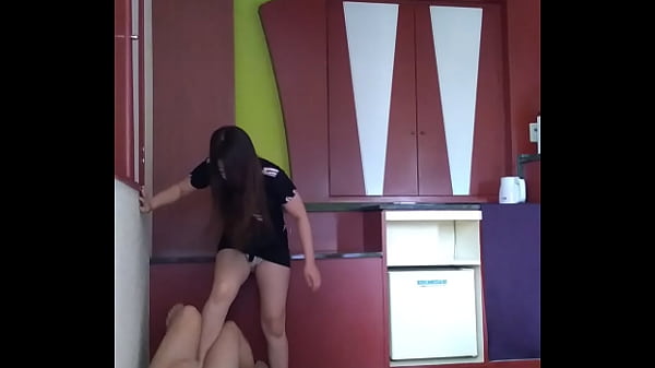 金蹴り94　タマ責め 