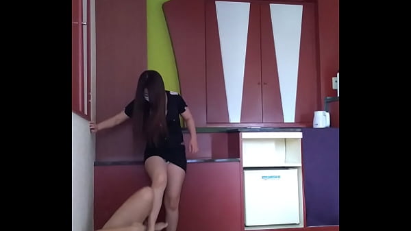 金蹴り94　タマ責め