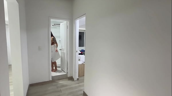 Nonton My Roommate Comes Into The Shower While I'm Bathing, She Fucks Me Really Hard - Baby Hann thumbnail