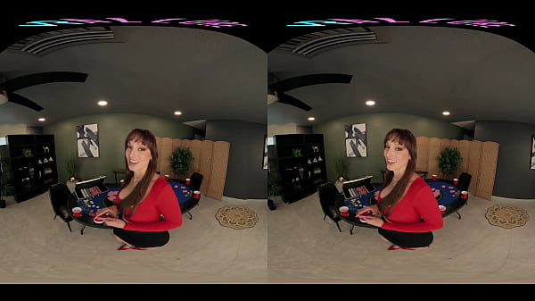 Play MP4 - VRALLURE Poker In The Front