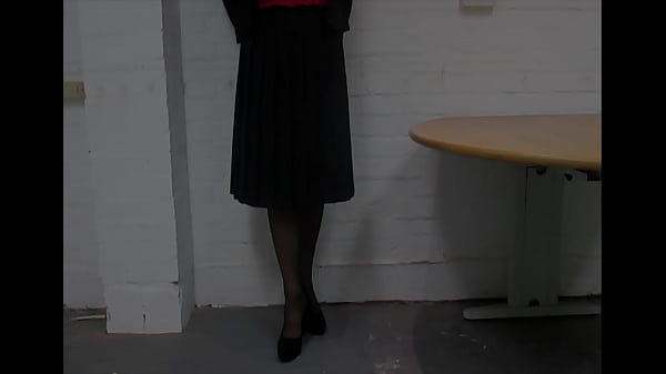 Nonton Alison Showing Whats Under Her Work Skirt thumbnail