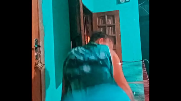 Baixinha muito gostosa rebolando 
