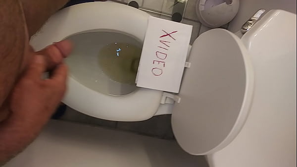 Play MP4 - Pissing