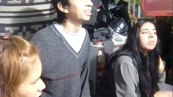 Play MP4 - Ese dia fati estaba aburrida y vino a hacer webcam un rato con nosotros