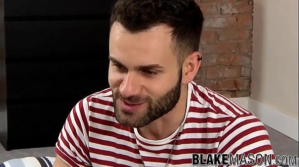 Bearded stud wanks his trimmed pecker 