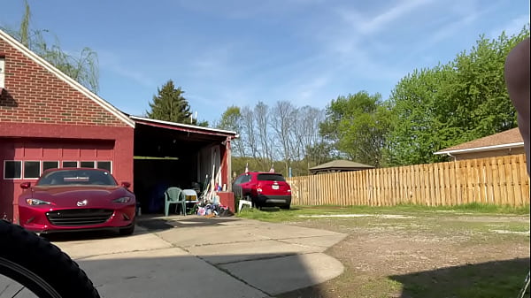 Play MP4 - RISKY OUTDOOR ANAL WATER SQUIRTING GAMES