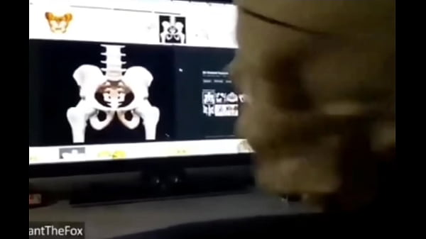 Esqueleto haciendo manualidades xd 