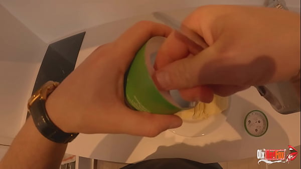 Я Засунул свой член В коробку С чипсами и придлажил свое мачехе ! ЕЕ реакция была Потресающея ! 