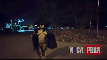 Esposa Puta se desnuda en las calles del Residencial "Ciudad Doral" en Mateare 