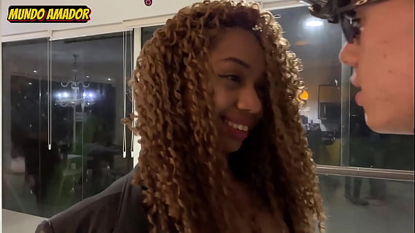 Magrinha gostosa fode cheia_de tesão com astro porno