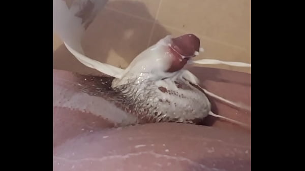 Play MP4 - puring cold milk on my naked body