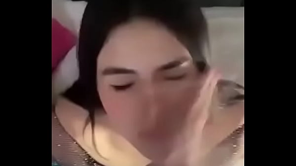 Nonton Slapping Crumbs In The Face thumbnail