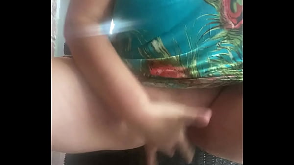 Play MP4 - En p&uacute;blico dedeando pussy