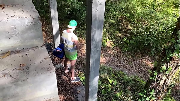 the girl entered an abandoned house_and three ghosts finished_in her mouth