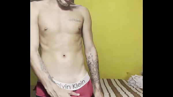 Play MP4 - novinho dotado de piroca dura no short tactel falando putaria e gozando muito &period;COMPLETO NO RED