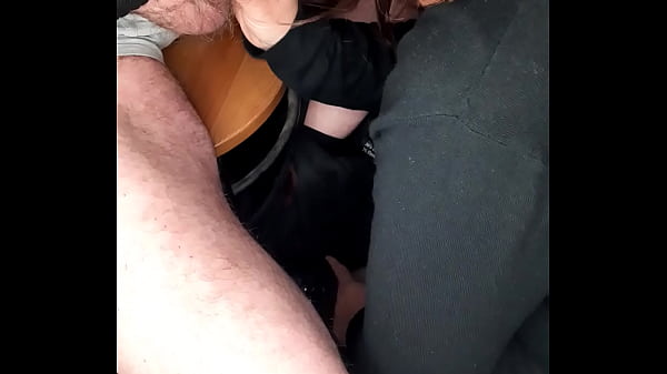 Mi succhia il cazzo di nascosto e ingoia_tutto, e io godo_come una bestia!