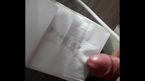 Pau gozando gostoso cheio de tes&atilde_o