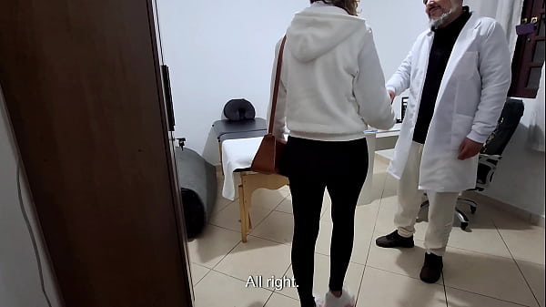 Nonton A Milf Gets Fingered By The Proctologist During An Anal Exam. thumbnail