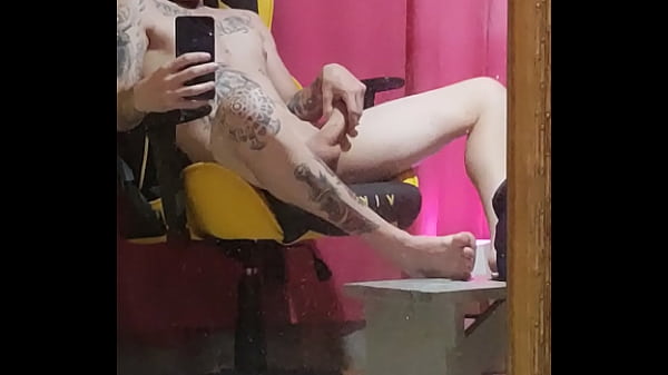 Play MP4 - Vejam eu todo lisinho e gostoso ent&atilde;o por que acham que eu vou querer ficar com pessoas mais velhas