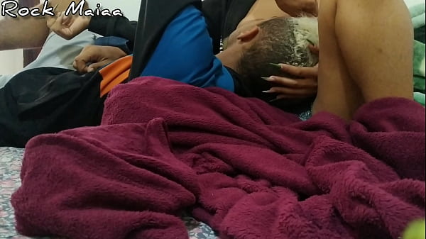 Émuito bom fazer isso enquanto ela_assiste Netflix.