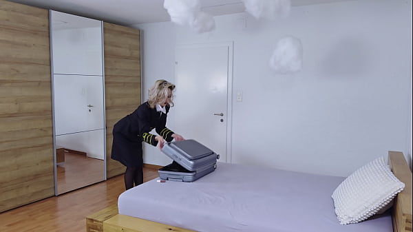 Nonton Squirting Before My Shift Tonight thumbnail