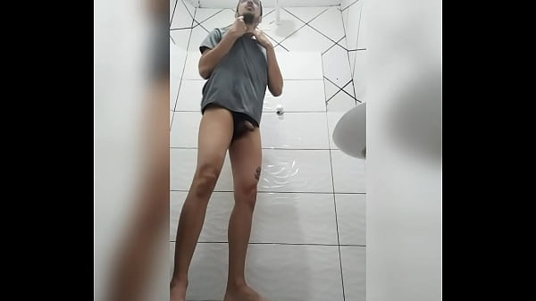 Play MP4 - Tomando banho na academia