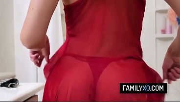 Nonton Horny Babe Let Her Perv Stepdad Fuck Her Pink Pussy thumbnail