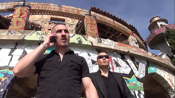 Teaser | Jordan Fox baise la bouche et le cul de Matt Kennedy en plein air 