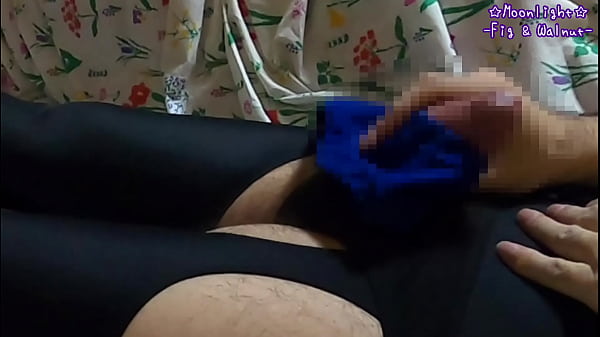 ガーターストッキング穿いて水着のクロッチでオナニーしてそのまま射精 