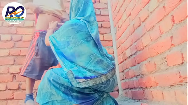 घर में साड़ी उठा के उंगली डाल रहे थे 