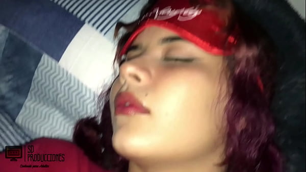 Play MP4 - Mi hermanastro entra a mi habitacion y me folla el co&ntilde;o&comma; se corre en mis nalgas