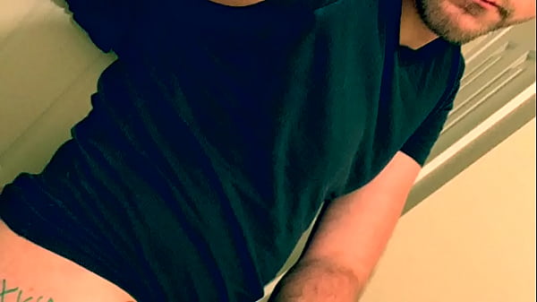 Jugando con dildo gigante en jockstrap 