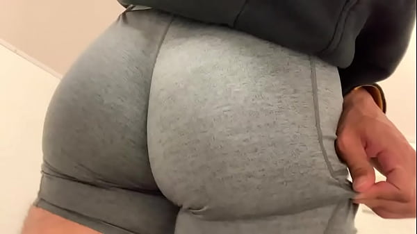 Play MP4 - Fat Booty Twink in Shorts