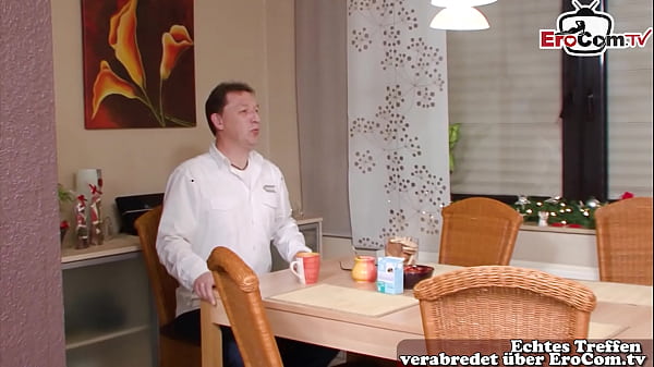 Play MP4 - Deutsche d&uuml;nne reife echte Hausfrau fickt in der K&uuml;che