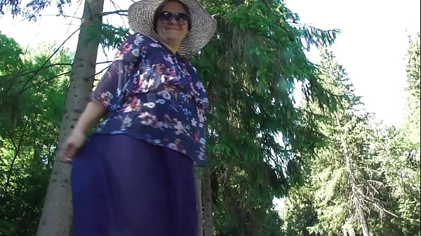 Play MP4 - Hairy mature flashing in pants alladin at public park