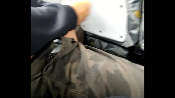 Punheta no bus&atilde_o 3